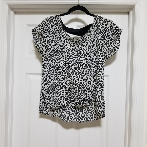 Lola's Collection Animal Print Top size Medium - Picture 7 of 9